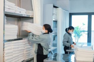 Đồ vải khách sạn cần giặt hàng ngày làm căn cứ tính công suất máy giặt công nghiệp